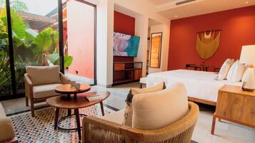 Deluxe Suite | Premium bedding, minibar, in-room safe, iron/ironing board