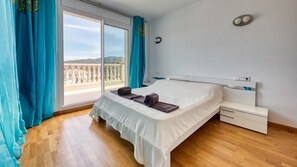 5 bedrooms, free WiFi, bed sheets