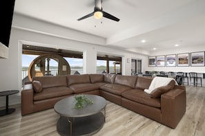 智能电视、壁炉、电子游戏、乒乓球