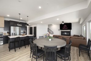 Dining - 8 bdrm / 4000+ sqft home w/ golf simulator, outdoor sauna, hot tub & lake views! (HOLLISTER)