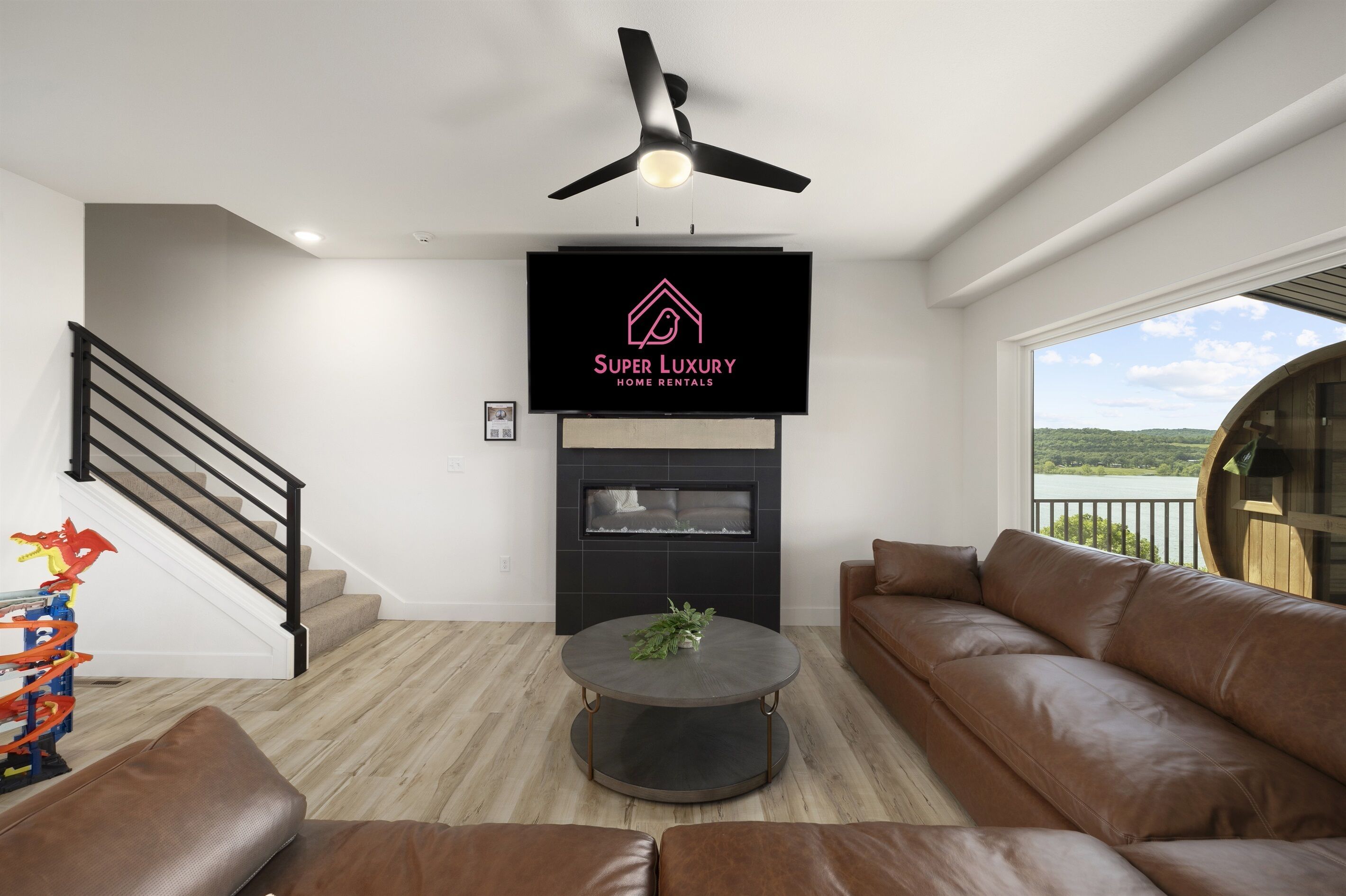 8 Bdrm / 4000+ Sqft Home W/ Golf Simulator, Outdoor Sauna, Hot Tub & Lake Views! - Branson, MO