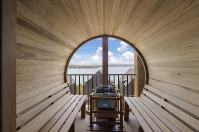 8 bdrm / 4000+ sqft home w/ golf simulator, outdoor sauna, hot tub & lake views!