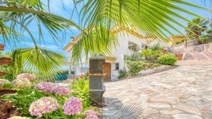 Property grounds - Villa "CostaCabana - Villa Valentina" with Pool, Garden and Wi-Fi (Lloret de Mar)