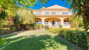 Exterior - Villa "Costacabana - Summertime" with Private Pool & Wi-Fi (Lloret de Mar)
