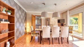 Dining - Villa "Costacabana - Summertime" with Private Pool & Wi-Fi (Lloret de Mar)