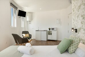 1 habitación, tabla de planchar con plancha, wifi gratis y ropa de cama 