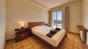 4 bedrooms, free WiFi, bed sheets - Villa "Costacabana - Mauri" with Sea View, Private Pool & Wi-Fi (Blanes)