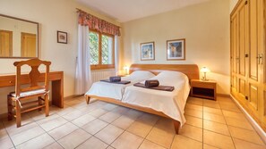 3 bedrooms, free WiFi, bed sheets - Villa "Costacabana -  Cleo" with Sea View, Private Pool & Wi-Fi (lloret de mar)