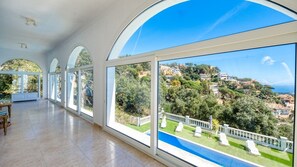 Interior - Villa 'Costacabana -  Sunrise' with Sea View, Private Pool and Wi-Fi (Lloret de Mar)