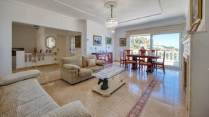 TV - Villa 'Costacabana -  Sunrise' with Sea View, Private Pool and Wi-Fi (Lloret de Mar)