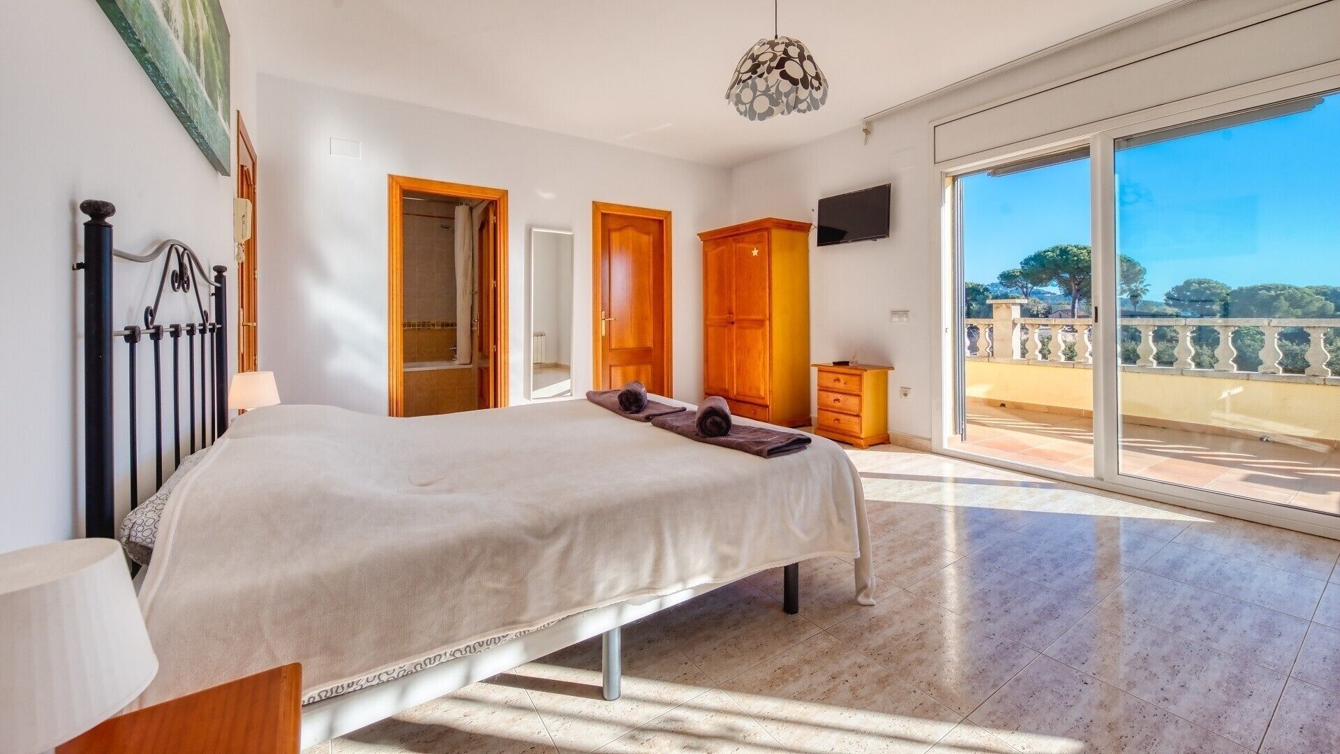 4 bedrooms, free WiFi, bed sheets