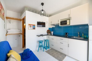 Fridge, microwave, stovetop, coffee/tea maker