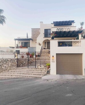 المنشأة من الخارج