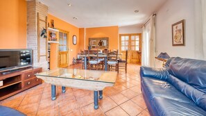 TV - Villa "CostaCabana - Villa Valeria" with Pool, Garden and Wi-Fi (Lloret de Mar)