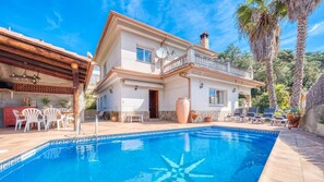 Pool - Villa "CostaCabana - Villa Valeria" with Pool, Garden and Wi-Fi (Lloret de Mar)