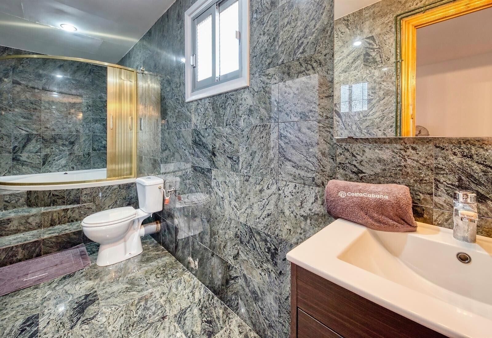 Shower, towels