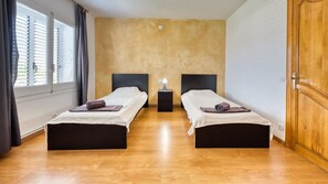 6 bedrooms, free WiFi, bed sheets