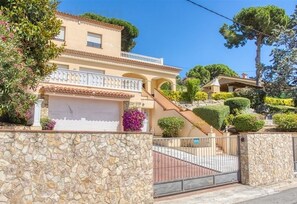 Exterior - Villa "Costacabana - Paris" with Private Pool, 2 Private Terraces & Wi-Fi (Lloret De Mar)