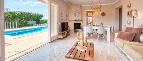 TV, fireplace, DVD player, table tennis