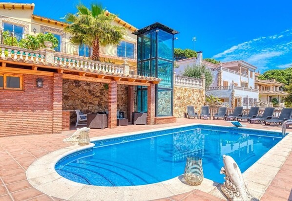 Pool - Villa "Costacabana - Dolce Vita" with Private Pool, Private Terraces & Wi-Fi (Lloret De Mar)