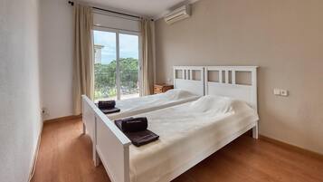 6 bedrooms, free WiFi, bed sheets