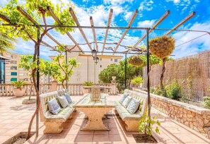 Outdoor dining - Villa "Costacabana - Dolce Vita" with Private Pool, Private Terraces & Wi-Fi (Lloret De Mar)