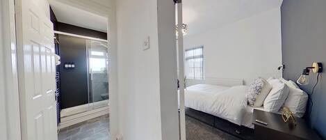 2 chambres, bureau, fer et planche à repasser, Wi-Fi gratuit