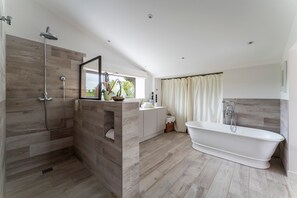 Dusch, hårtork och handdukar