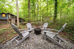 Property grounds - Tranquil & Stylish: Wineries, Hiking, 5min to Town, Hot Tub, Firepit, King bed (Dahlonega)