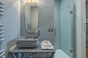 Shower, hair dryer, bidet, towels - Apartments Florence - Repubblica Exclusive with Balcony (Florence)