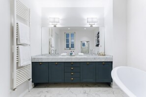 Dusche, Haartrockner, Bidet, Handtücher