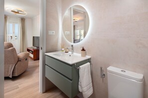 Ducha, secador de pelo, toallas