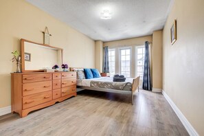 3 quartos, escrivaninha, Wi-Fi, roupa de cama