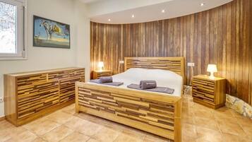 7 bedrooms, free WiFi, bed sheets