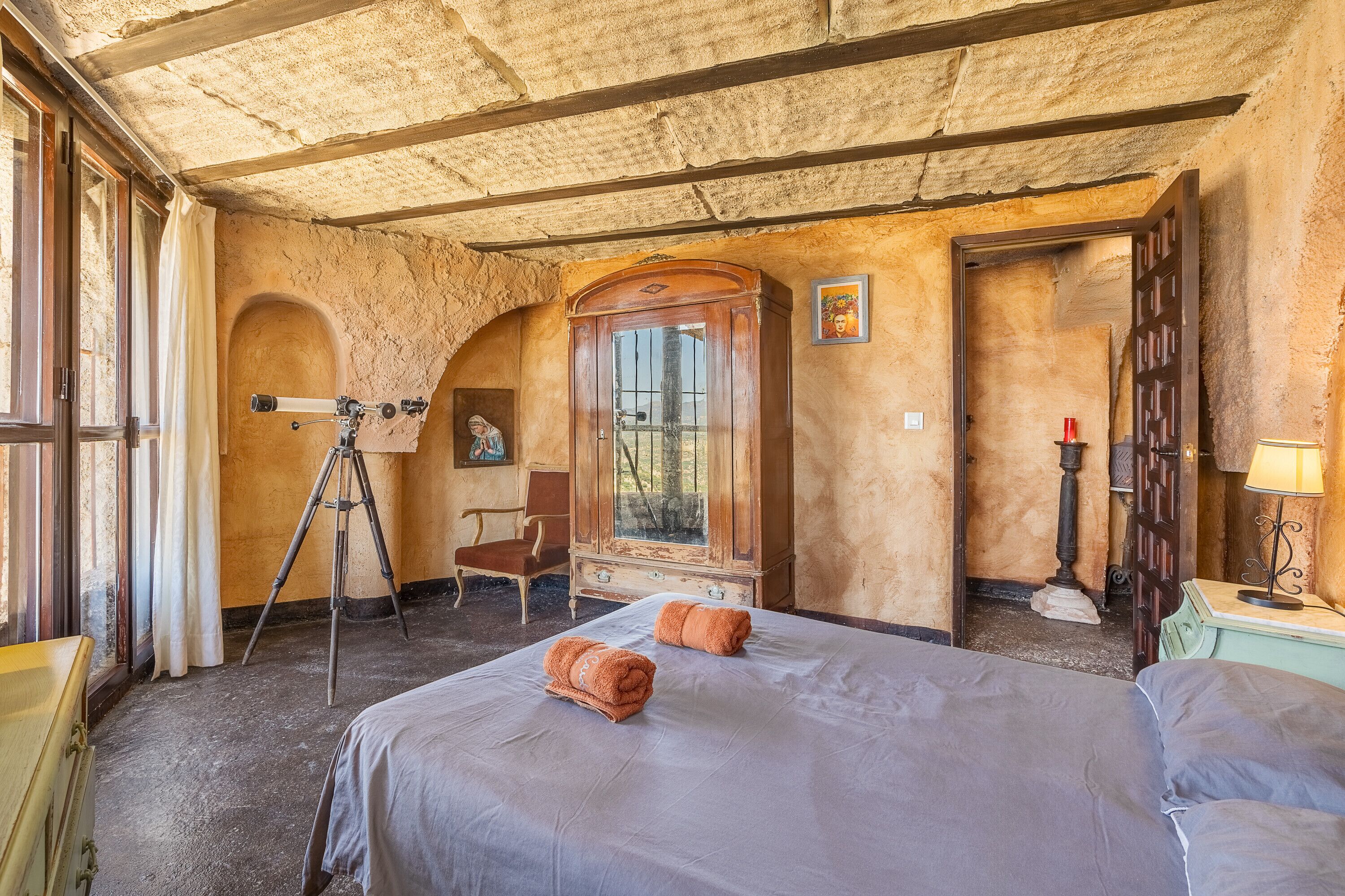 4 bedrooms, iron/ironing board, free WiFi, bed sheets