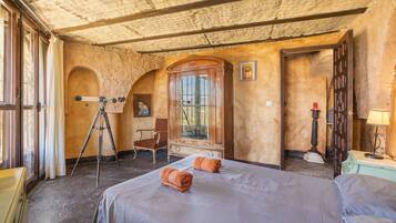 4 slaapkamers, een strijkplank/strijkijzer, gratis wifi, beddengoed