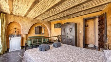 4 slaapkamers, een strijkplank/strijkijzer, gratis wifi, beddengoed