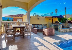 Outdoor dining - Villa "Costacabana - Villa Madonna", Mountain View, Terrace, Private Pool & Wi-Fi (Lloret De Mar)