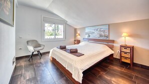 8 bedrooms, iron/ironing board, free WiFi, bed sheets - Villa "Costacabana - Villa Madonna", Mountain View, Terrace, Private Pool & Wi-Fi (Lloret De Mar)
