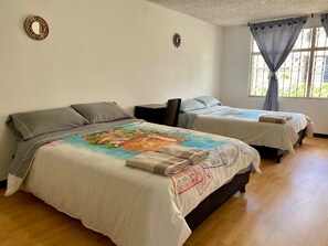 Desk, laptop workspace, free WiFi - Casa Bianca (Bogotá)