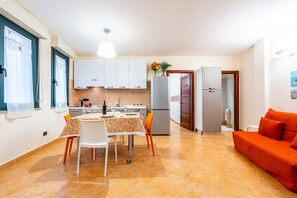 Interior - Vico 1° Sulis Apartment 3 with Wi-Fi and Air Conditioning (Cagliari)