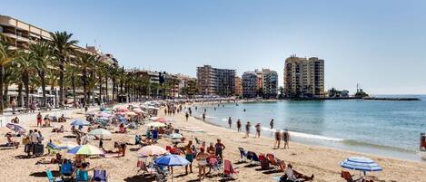Una spiaggia nelle vicinanze