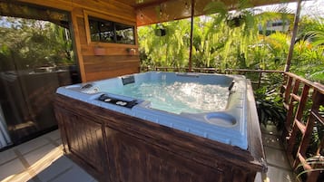 Comfort bungalow, uitzicht op tuin | Terras