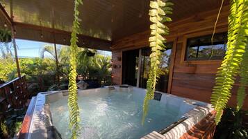 Bungalow Confort, vista al jardín | Terraza o patio
