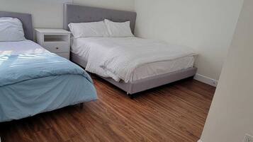 2 bedrooms, iron/ironing board, free WiFi, bed sheets