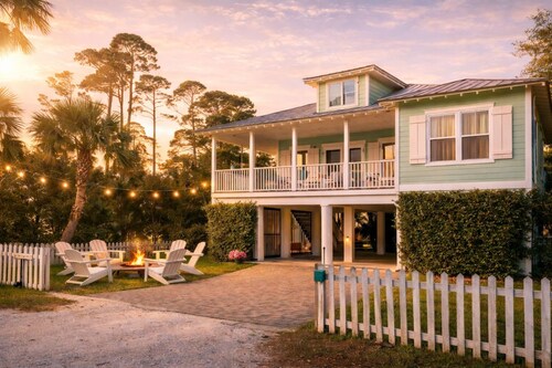 Let's FlaminGO Tybee Cottage: FREE Golf Cart, Hot Tub Cabana, 2 Kings, Sleeps 6