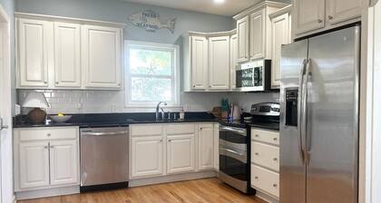 FlaminGO Tybee ~ FREE Golf Cart, Hot Tub with Cabana Area + Coastal Marsh Views