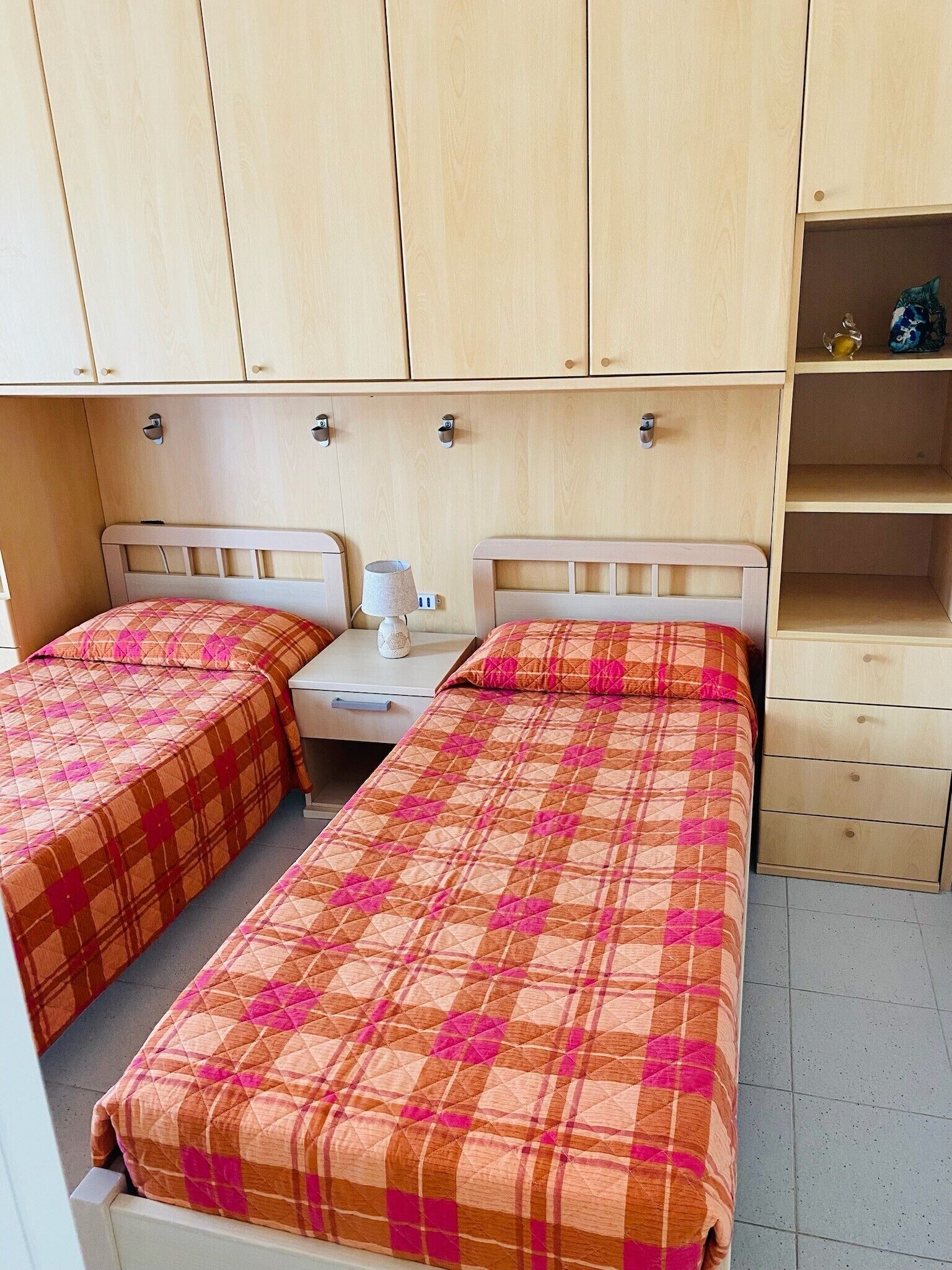 2 makuuhuonetta, silitysrauta/-lauta, ilmainen Wi-Fi, vuodevaatteet