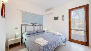 Unclassified image, 2 of 20, button - Holiday Home 'Villetta Serena' with Shared Terrace, Wi-Fi and Air Conditioning (San Teodoro)