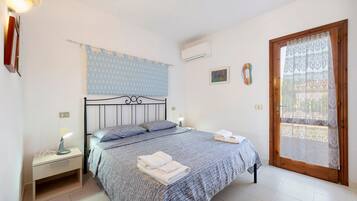 2 slaapkamers, een strijkplank/strijkijzer, gratis wifi, beddengoed